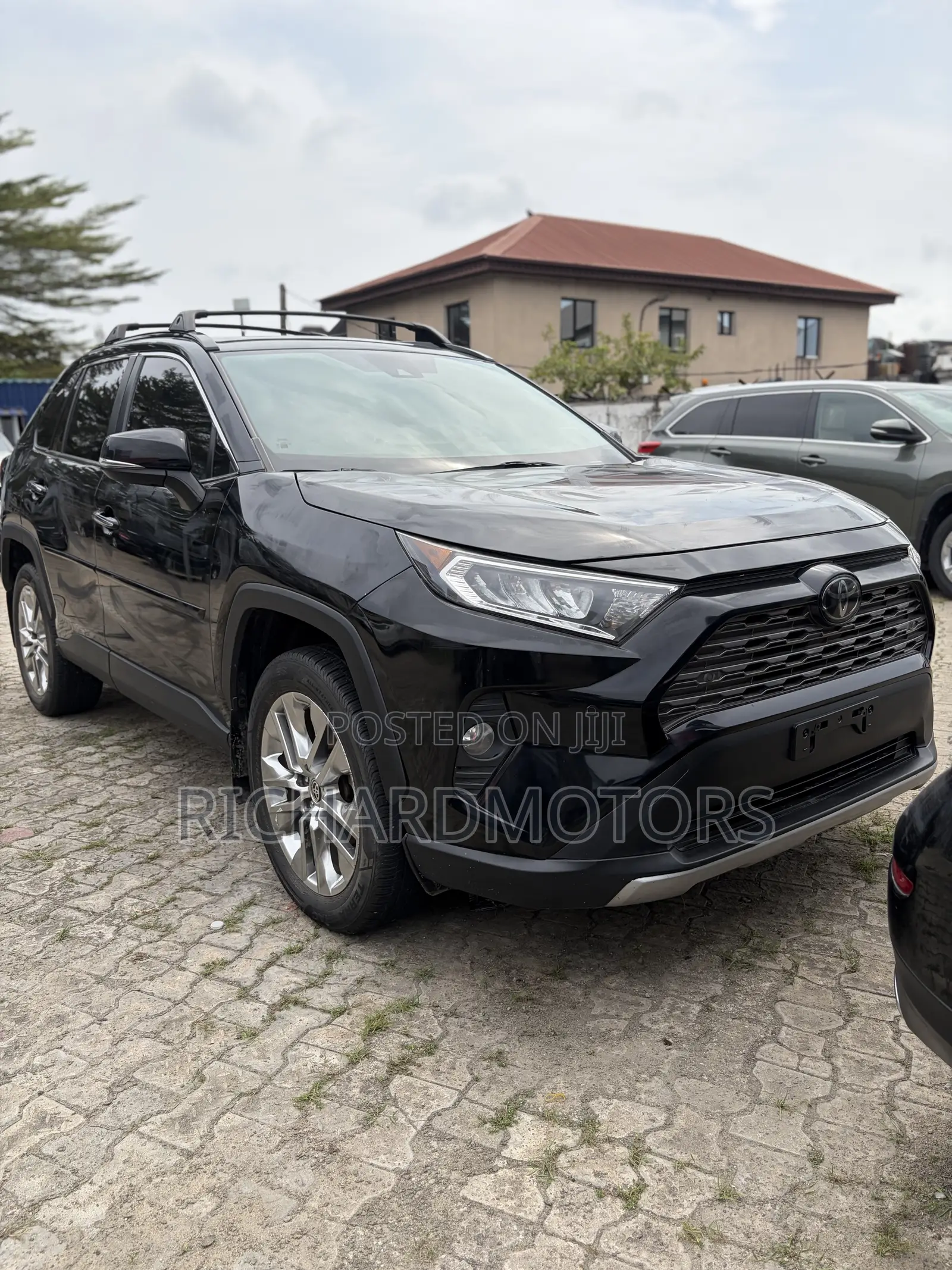 Toyota RAV4 Limited AWD 2020 Gray