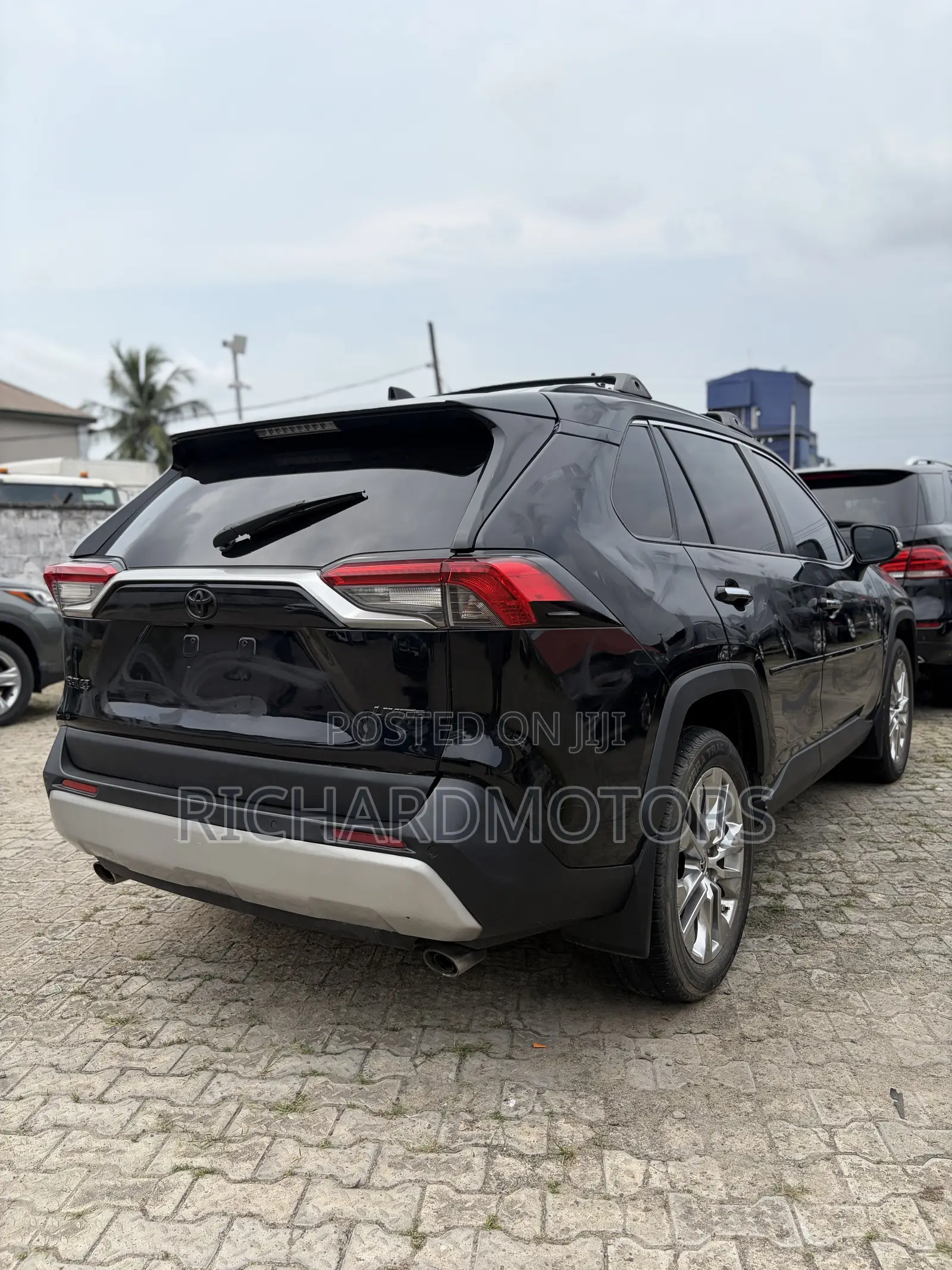 Toyota RAV4 Limited AWD 2020 Gray