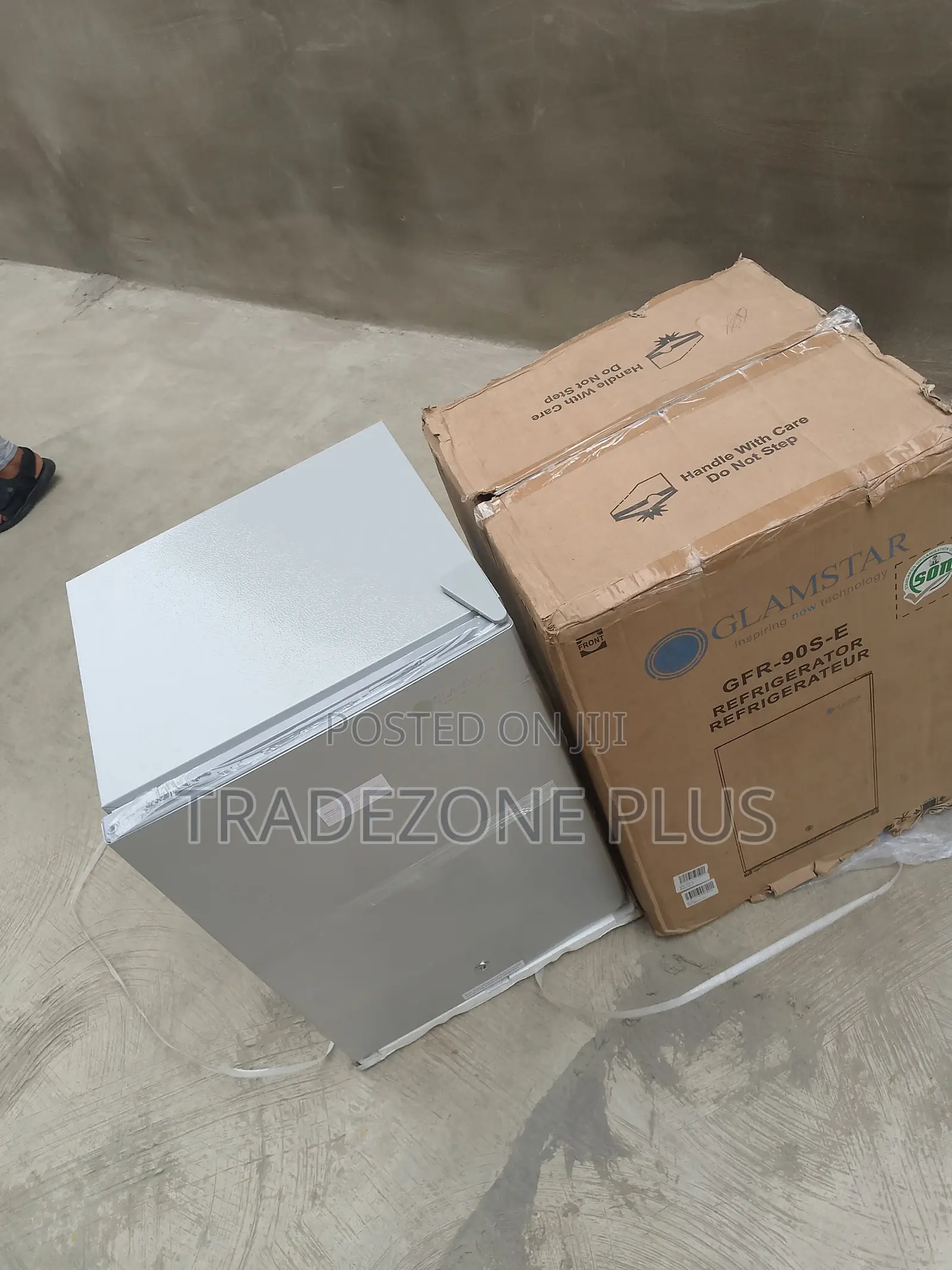 Glamstar 69L Refrigerator for Convenient Food Storage