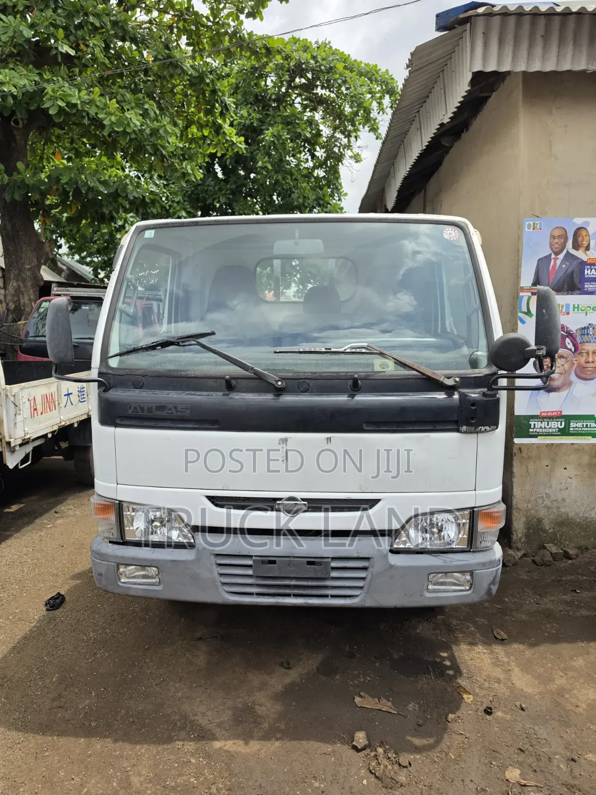 Nissan Cabstar ( Tokunbo ) 6 Tyres Injector Engine