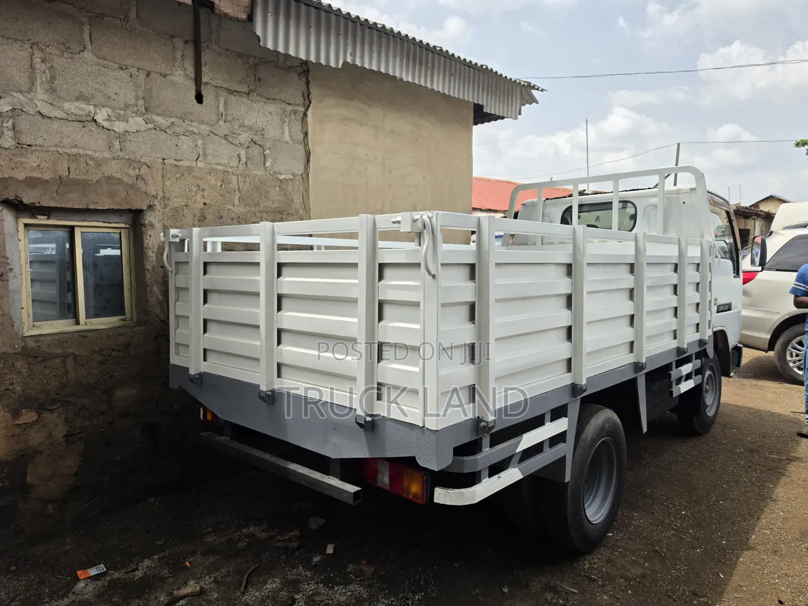 Nissan Cabstar ( Tokunbo ) 6 Tyres Injector Engine