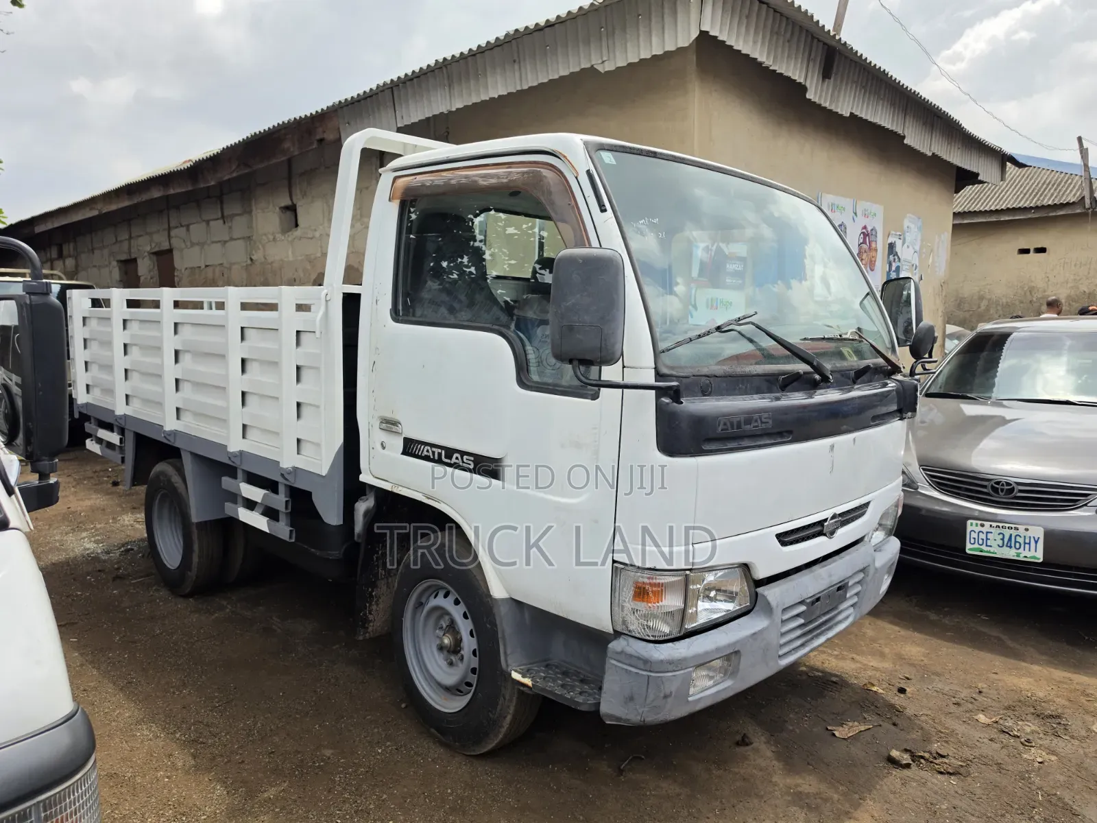 Nissan Cabstar ( Tokunbo ) 6 Tyres Injector Engine