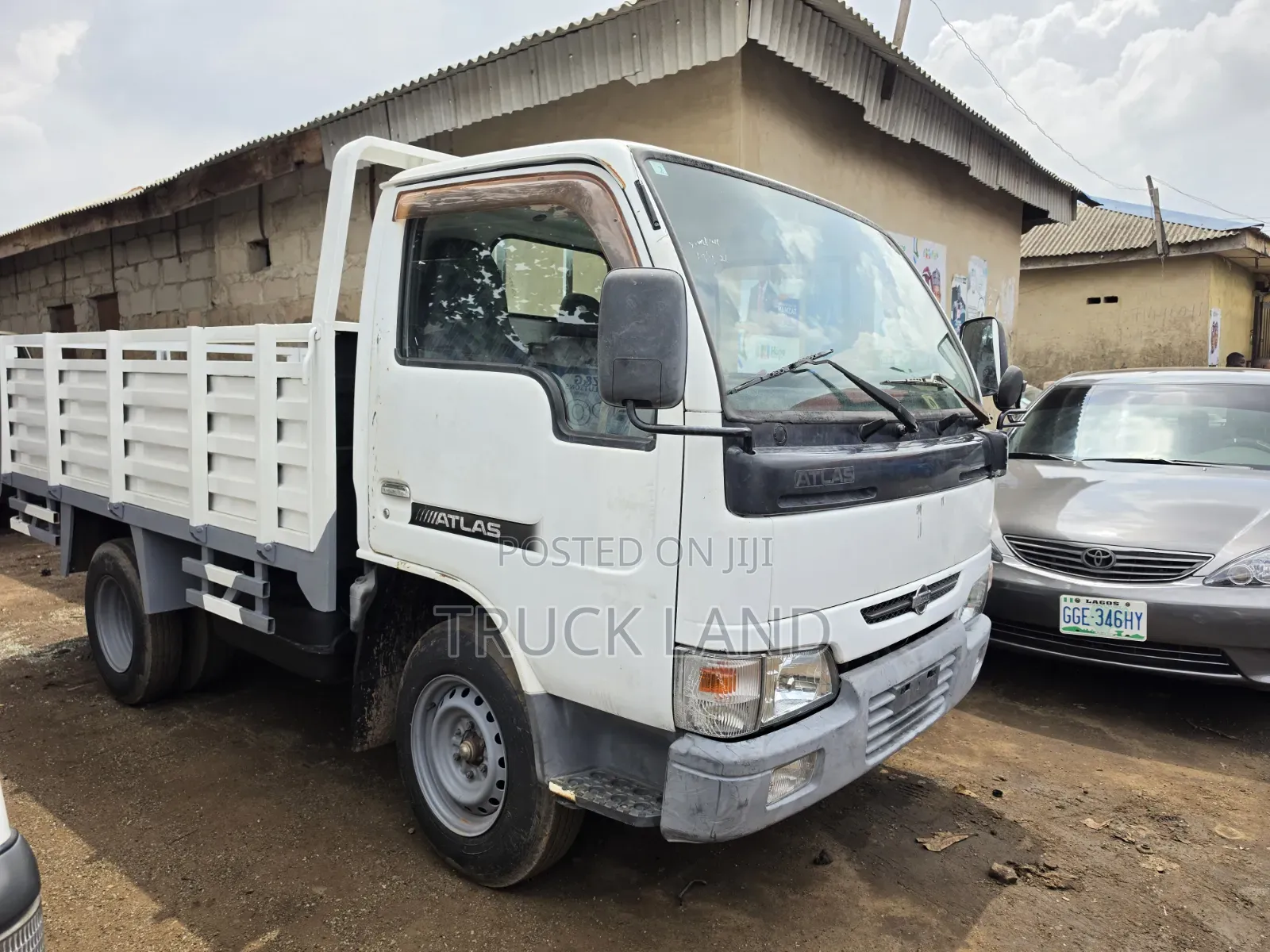 Nissan Cabstar ( Tokunbo ) 6 Tyres Injector Engine