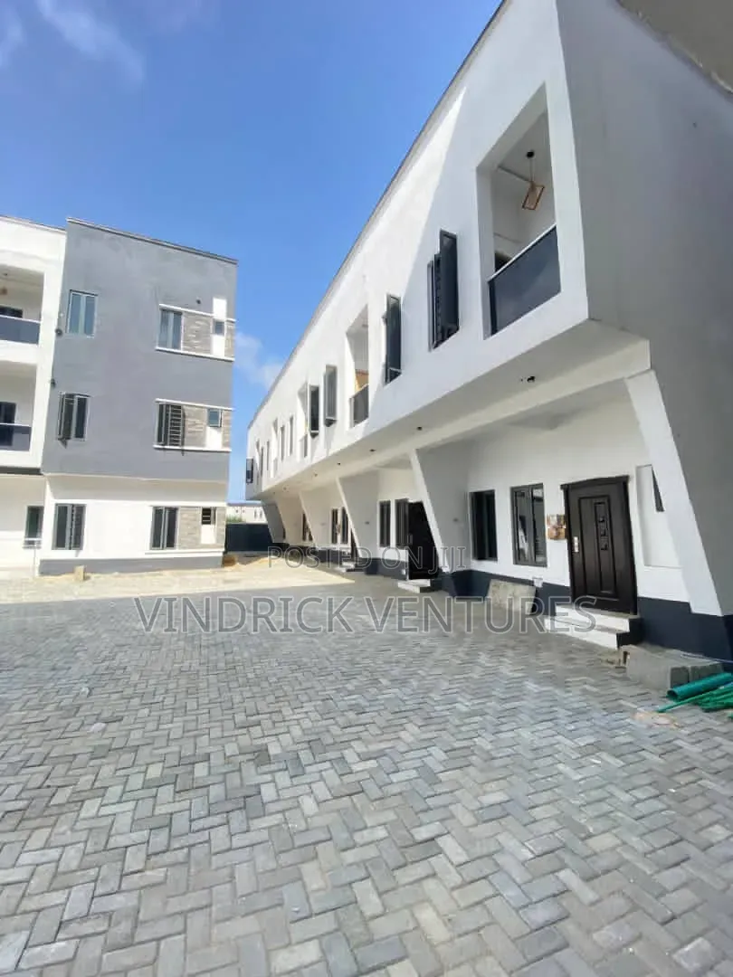 3bdrm Townhouse/Terrace in Mobil Road Ilaje for sale