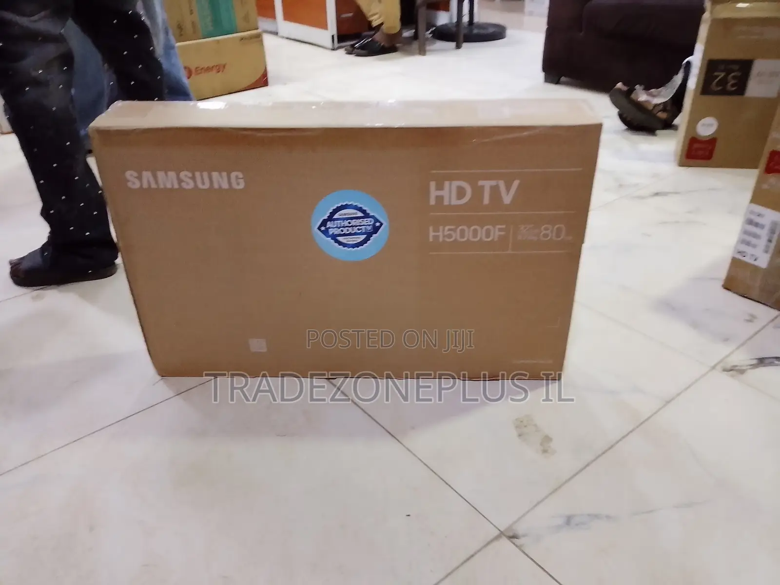 A Versatile Samsung 32-Inch Television for Home