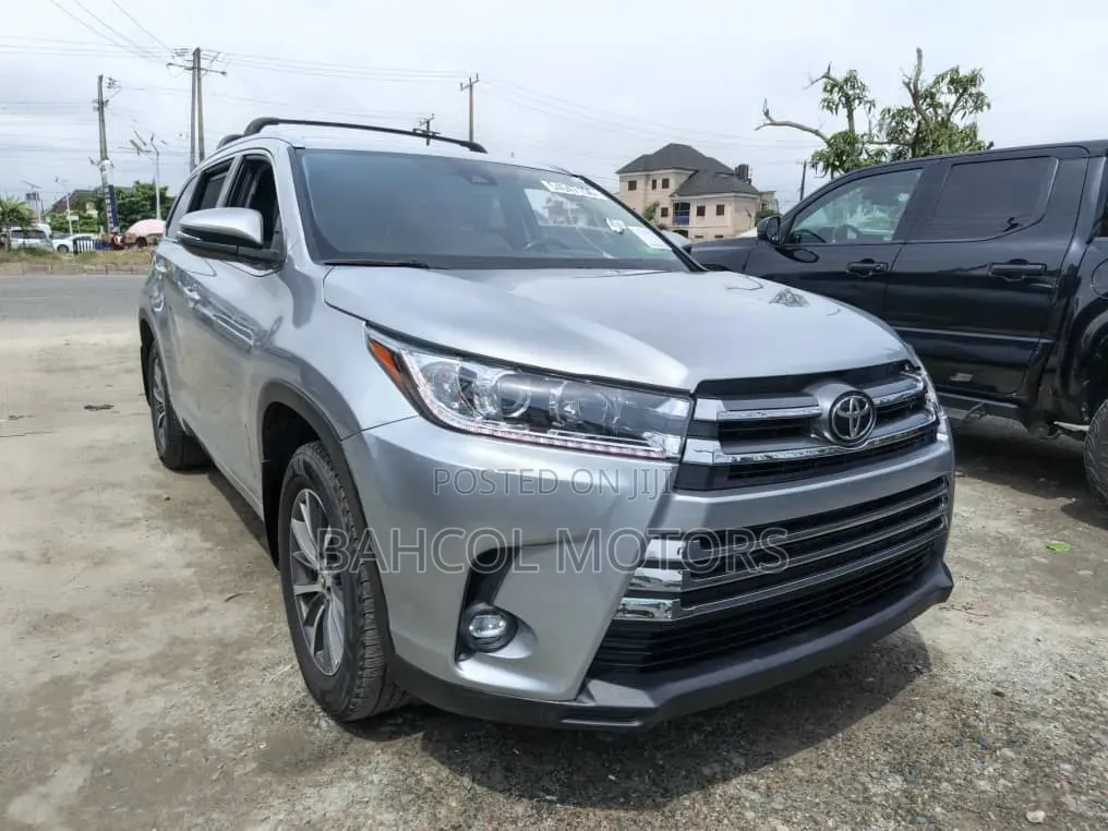 Toyota Highlander XLE 4x2 V6 (3.5L 6cyl 8A) 2017 Silver