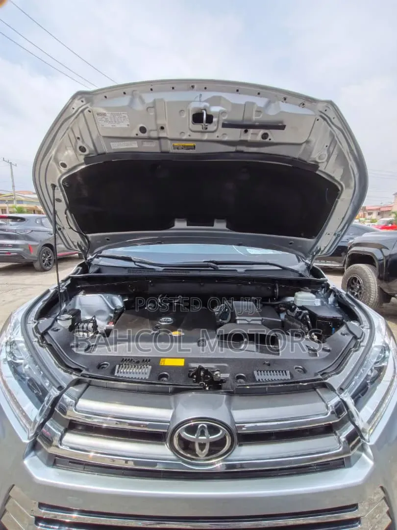 Toyota Highlander XLE 4x2 V6 (3.5L 6cyl 8A) 2017 Silver
