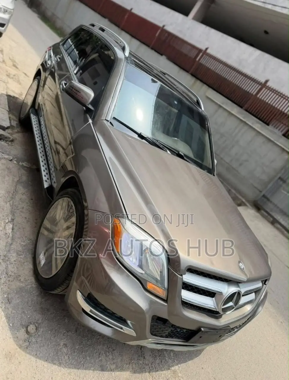 Mercedes-Benz GLK-Class Base GLK 350 4dr AWD 4MATIC (3.5L 6cyl 7A) 2015 Gold