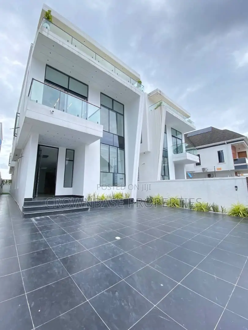 5bdrm Duplex in Sangotedo for sale