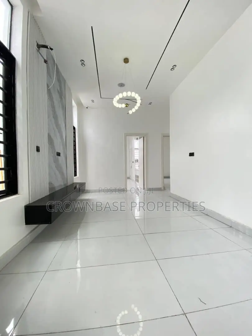 5bdrm Duplex in Sangotedo for sale