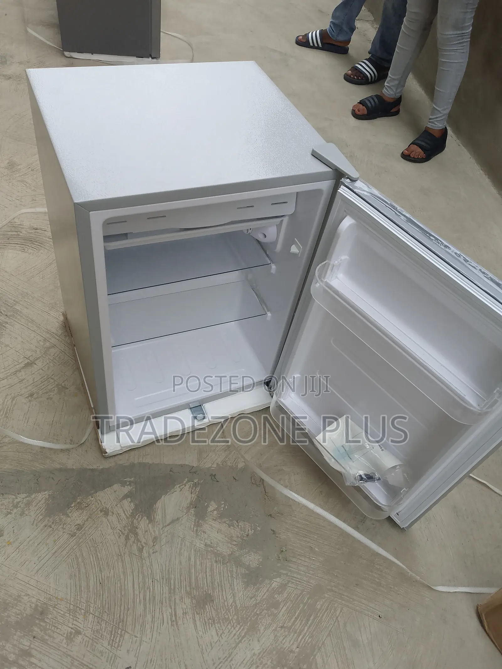Convenient Glamstar Compact Fridge for Daily Living