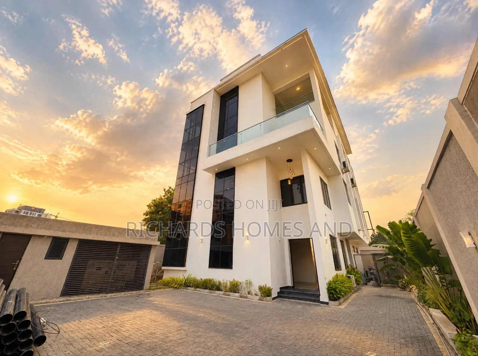 5bdrm Duplex in Banana Island for sale