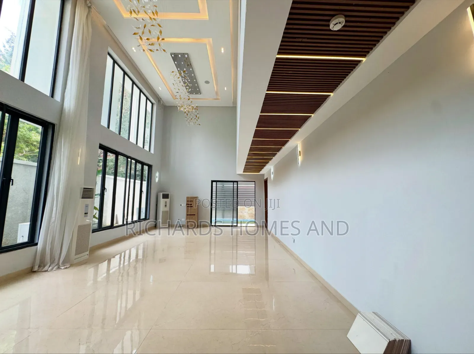 5bdrm Duplex in Banana Island for sale