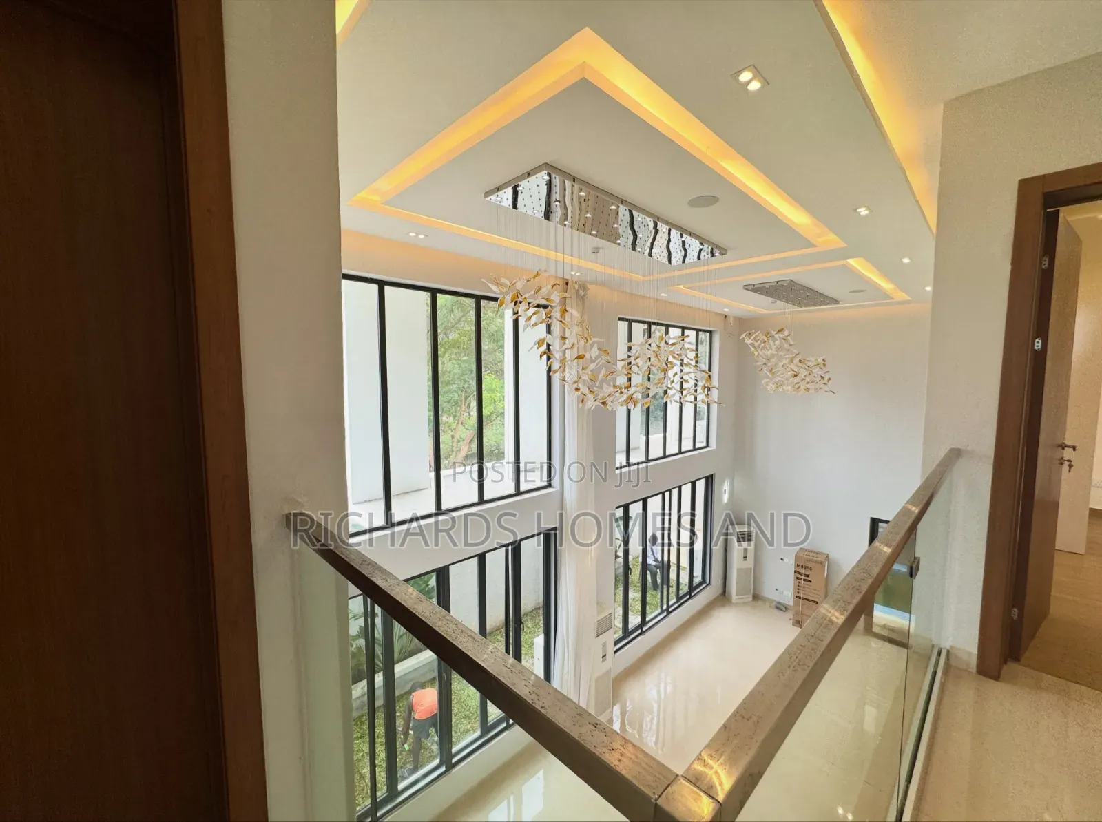 5bdrm Duplex in Banana Island for sale