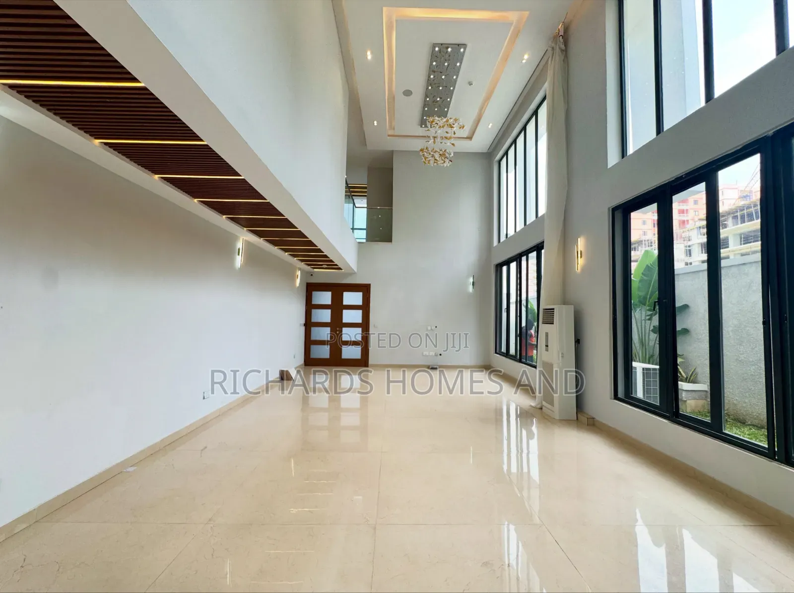 5bdrm Duplex in Banana Island for sale