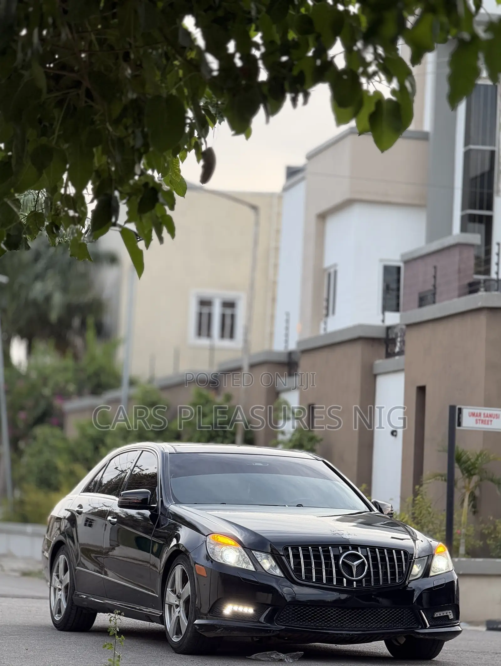 Mercedes-Benz E350 Base 4Matic Sedan AWD (3.5L 6cyl 7A) 2010 Black