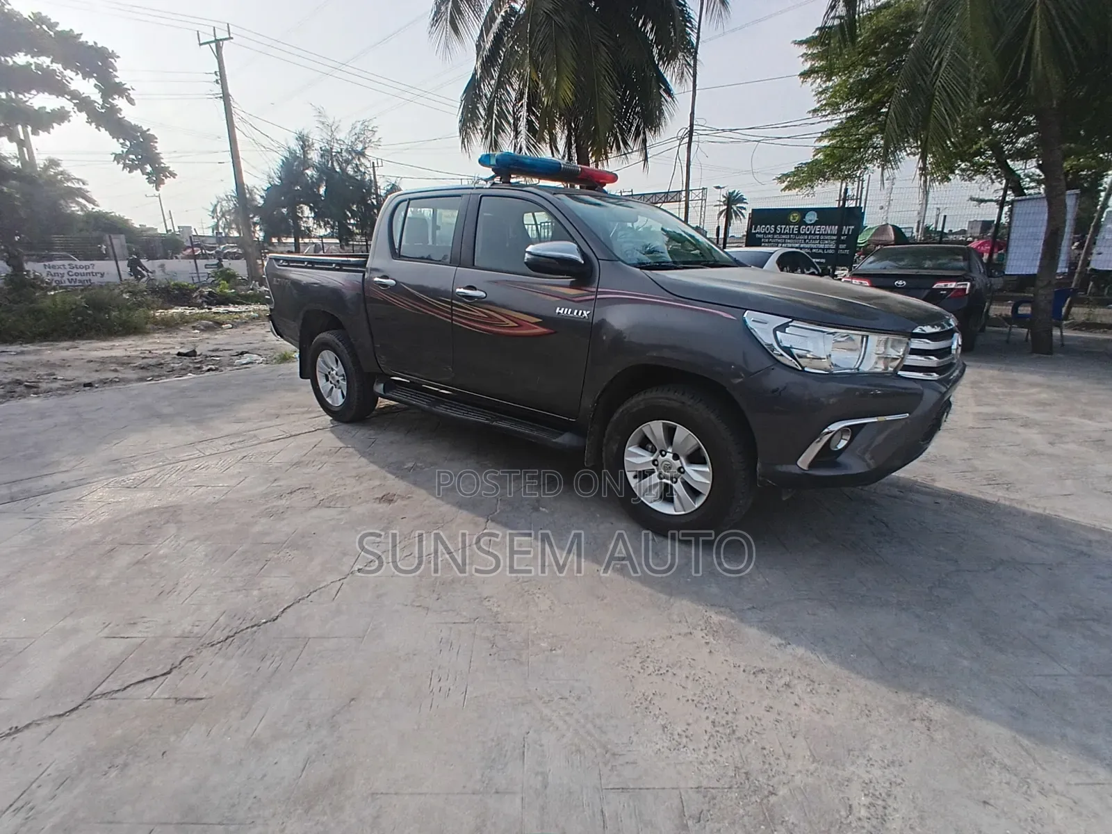 Toyota Hilux SR 4x4 2017 Gray