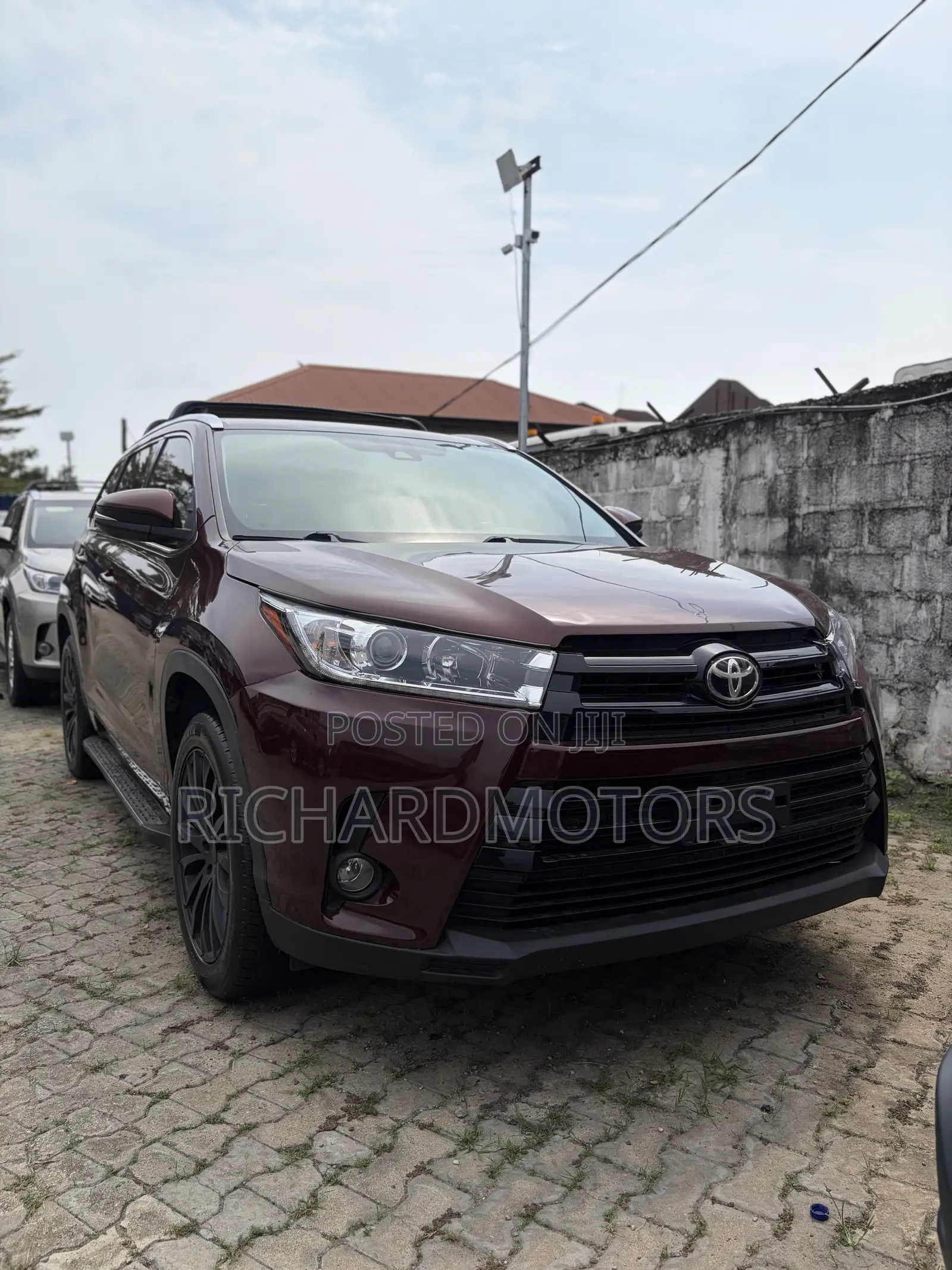 Toyota Highlander SE 4x4 V6 (3.5L 6cyl 8A) 2018 Burgundy