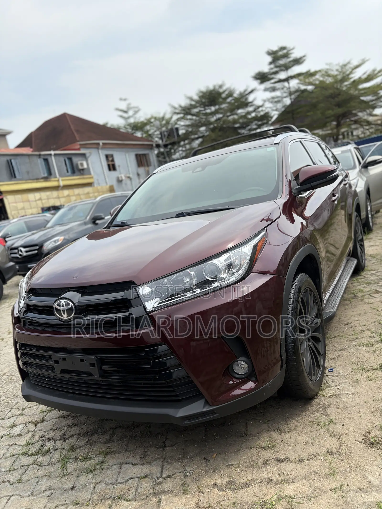 Toyota Highlander SE 4x4 V6 (3.5L 6cyl 8A) 2018 Burgundy