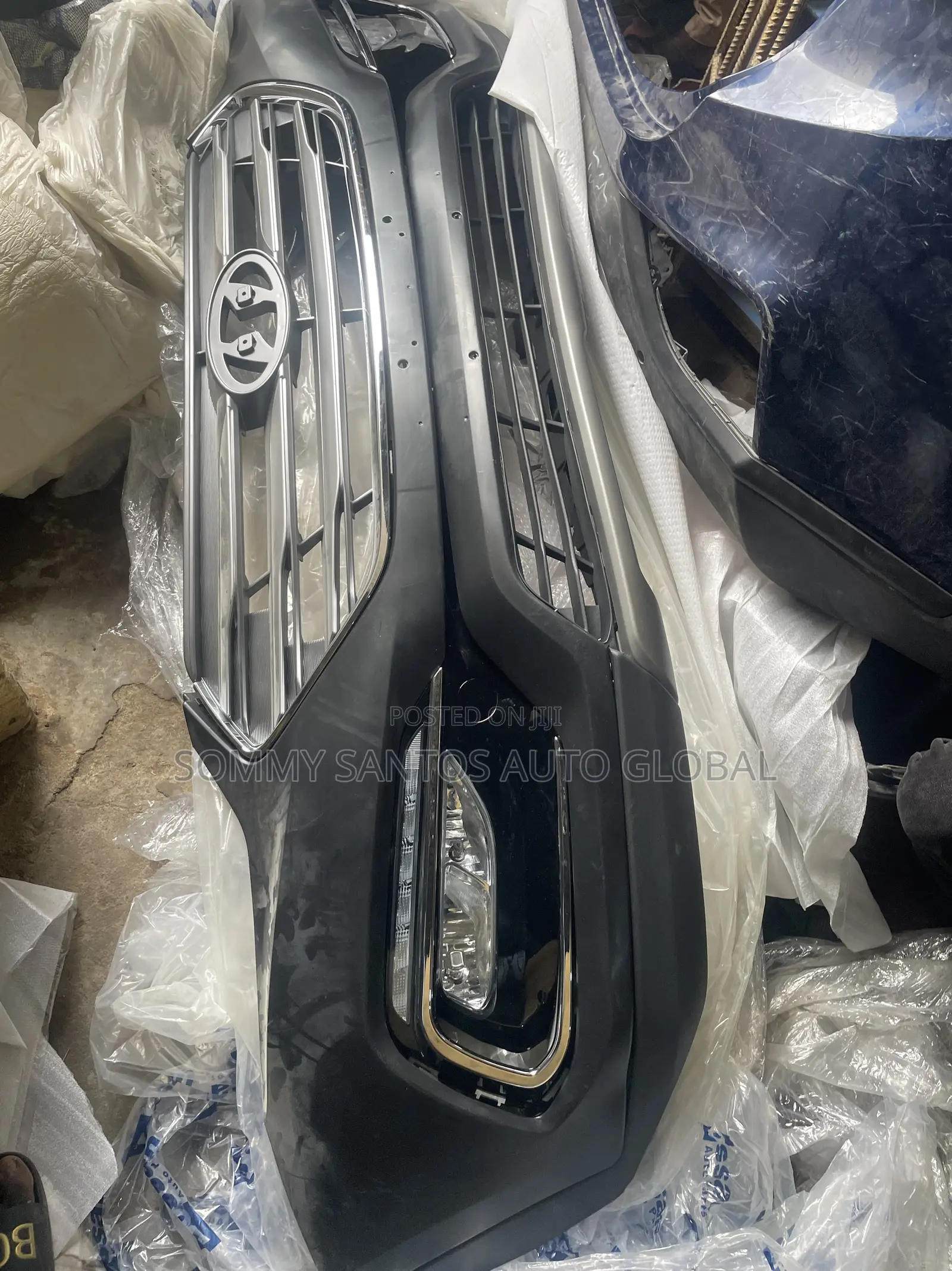 Complete Front Bumper Hyundai Santafe 2017 Available
