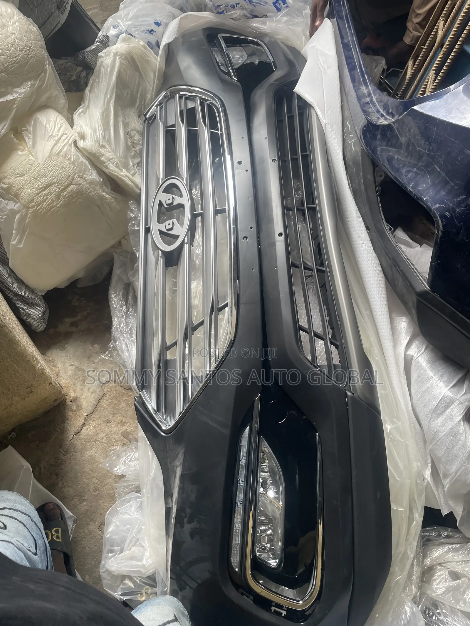 Complete Front Bumper Hyundai Santafe 2017 Available