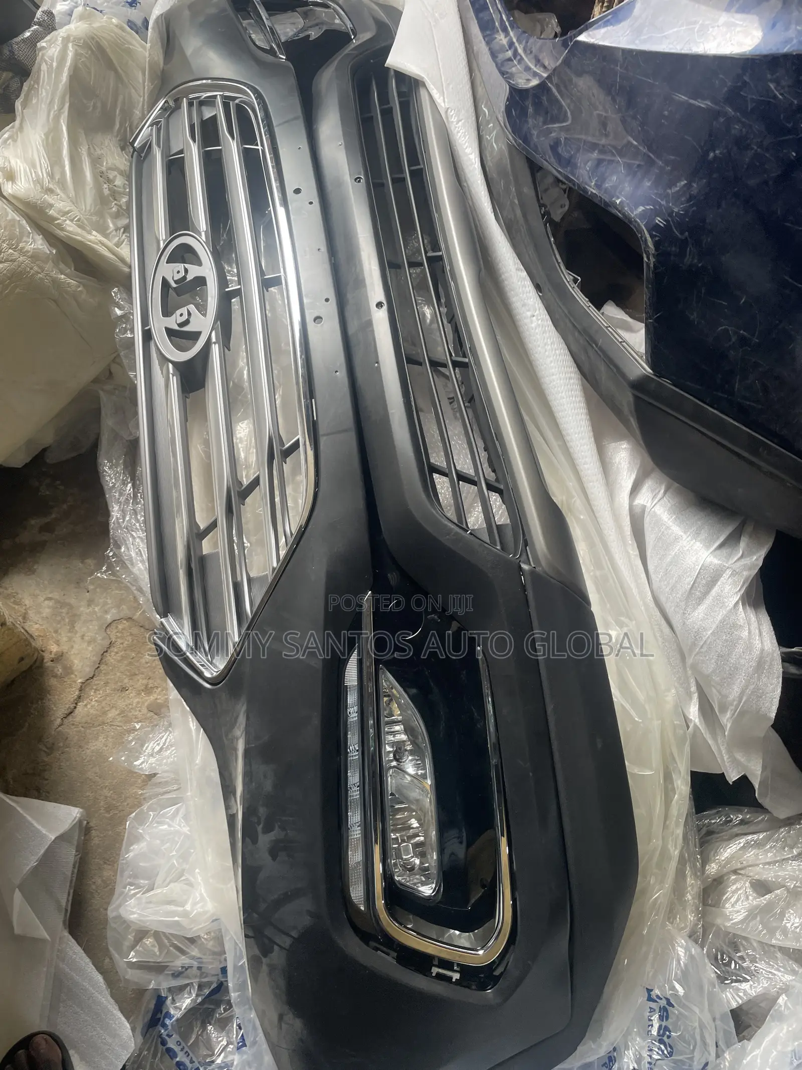 Complete Front Bumper Hyundai Santafe 2017 Available