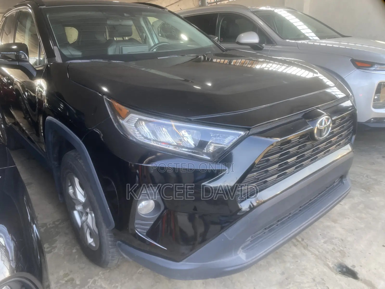 Toyota RAV4 XLE 2021 Black