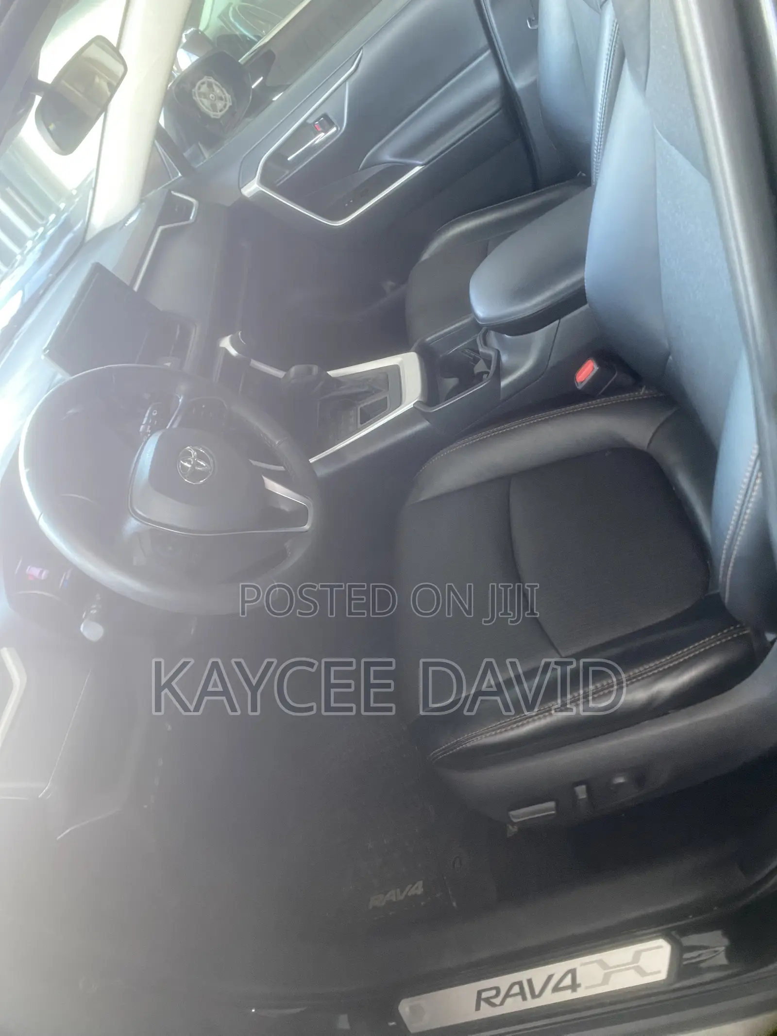 Toyota RAV4 XLE 2021 Black