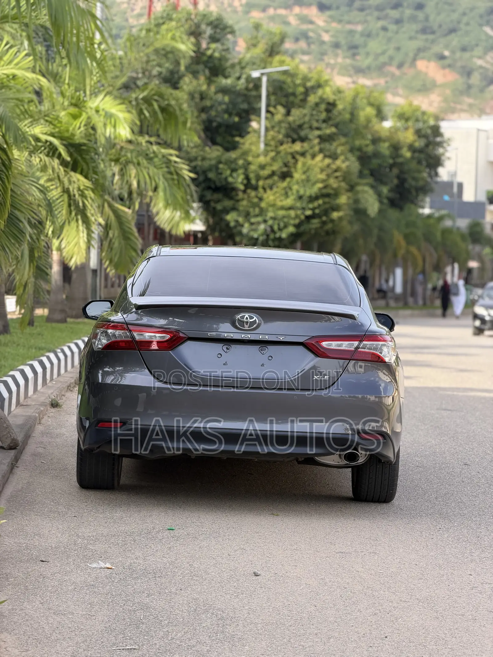 Toyota Camry 2018 Brown
