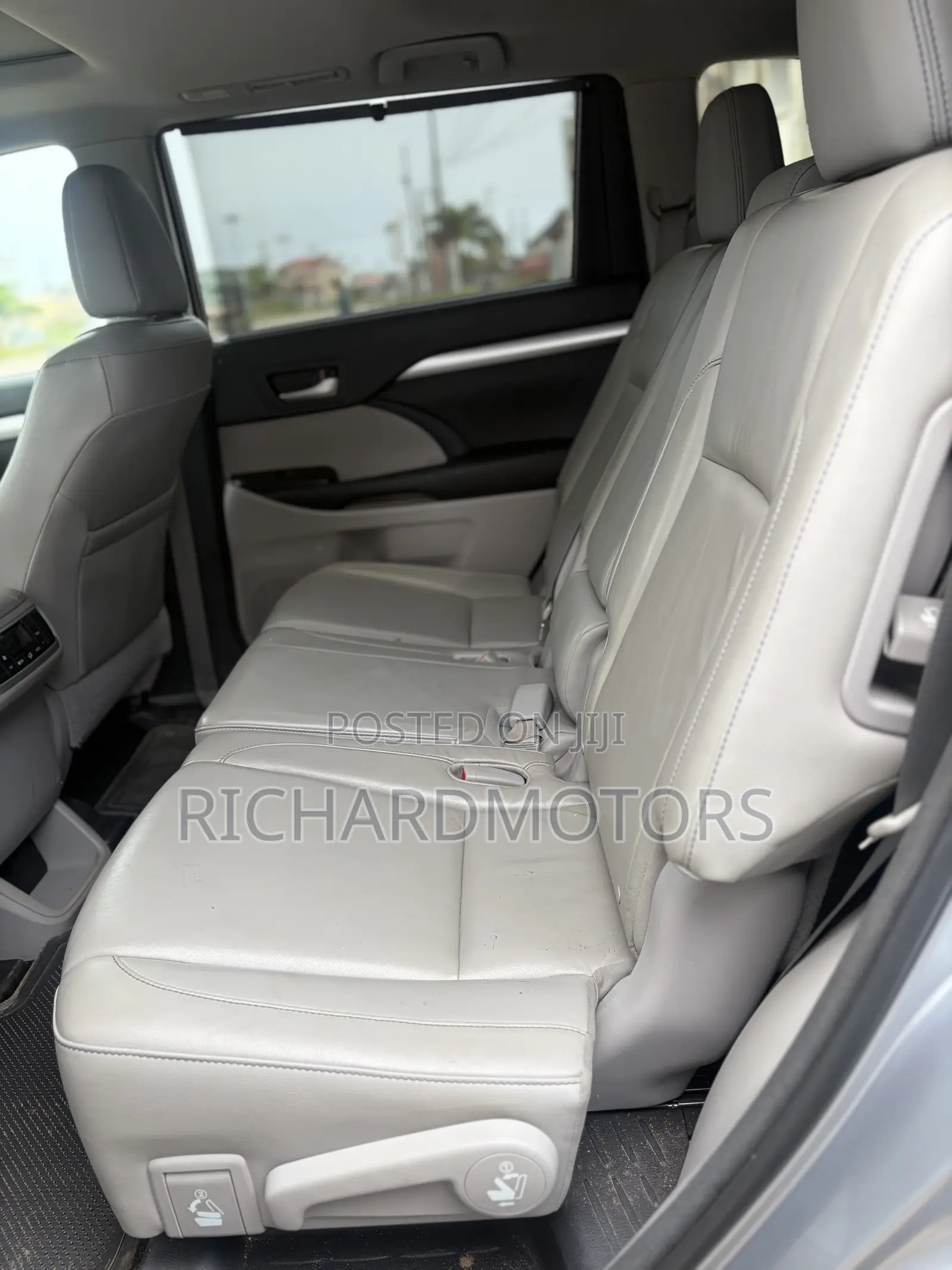 Toyota Highlander XLE 4dr SUV AWD (3.5L 6cyl 6A) 2015 Gray