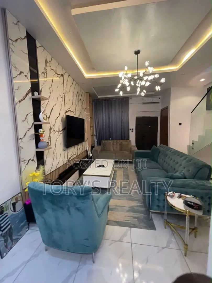 2bdrm Townhouse/Terrace in Lekki Phase 2 for sale