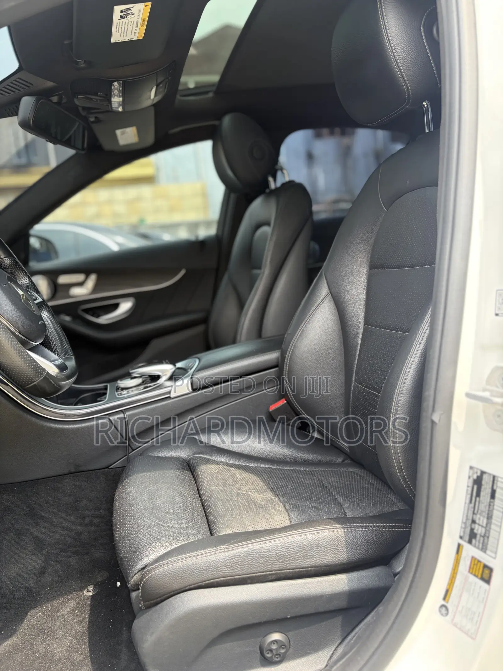 Mercedes-Benz C300 Luxury Sedan RWD (2.0L 4cyl 7A) 2016 White