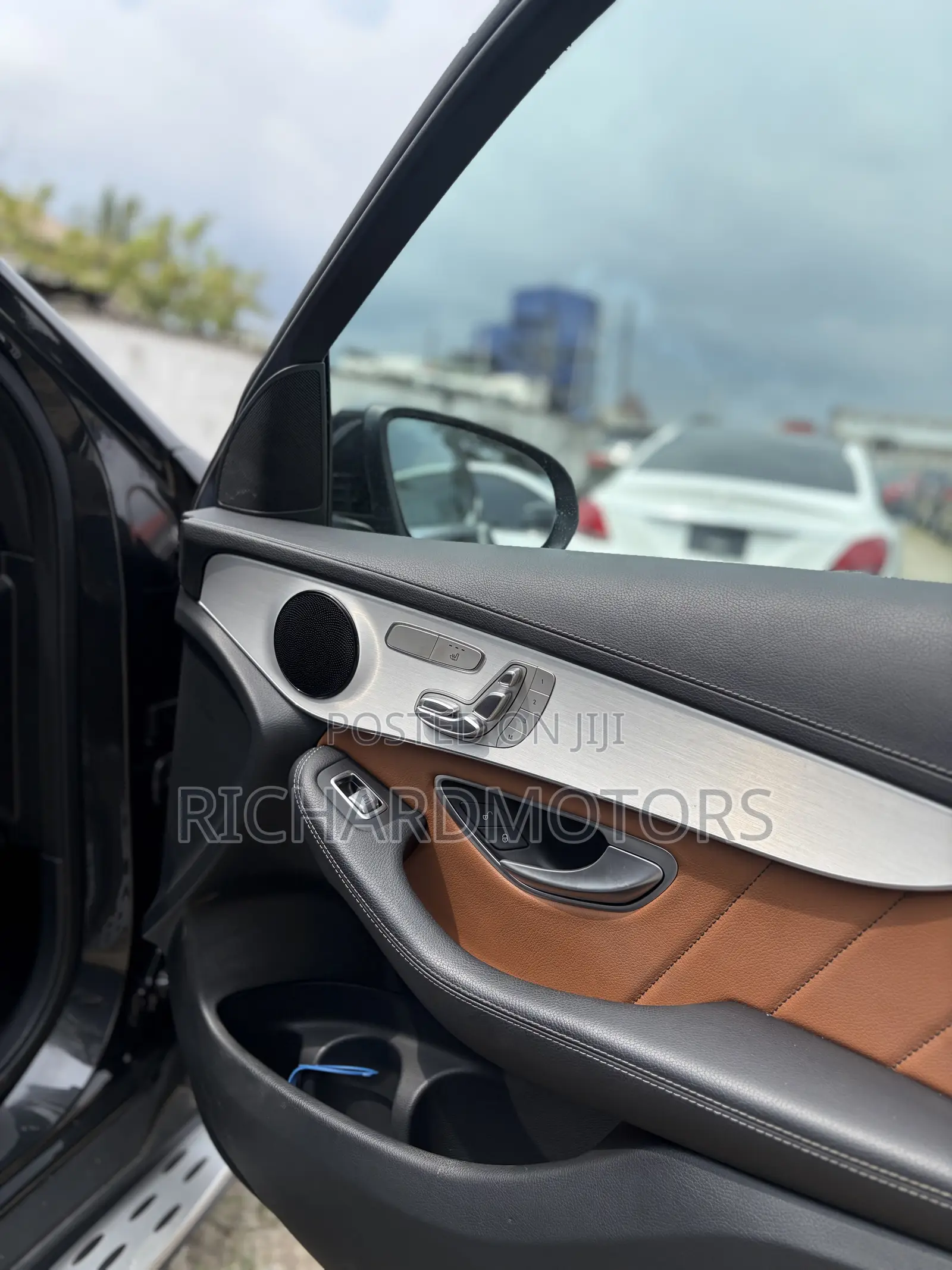 Mercedes-Benz GLC-Class 2022 Brown