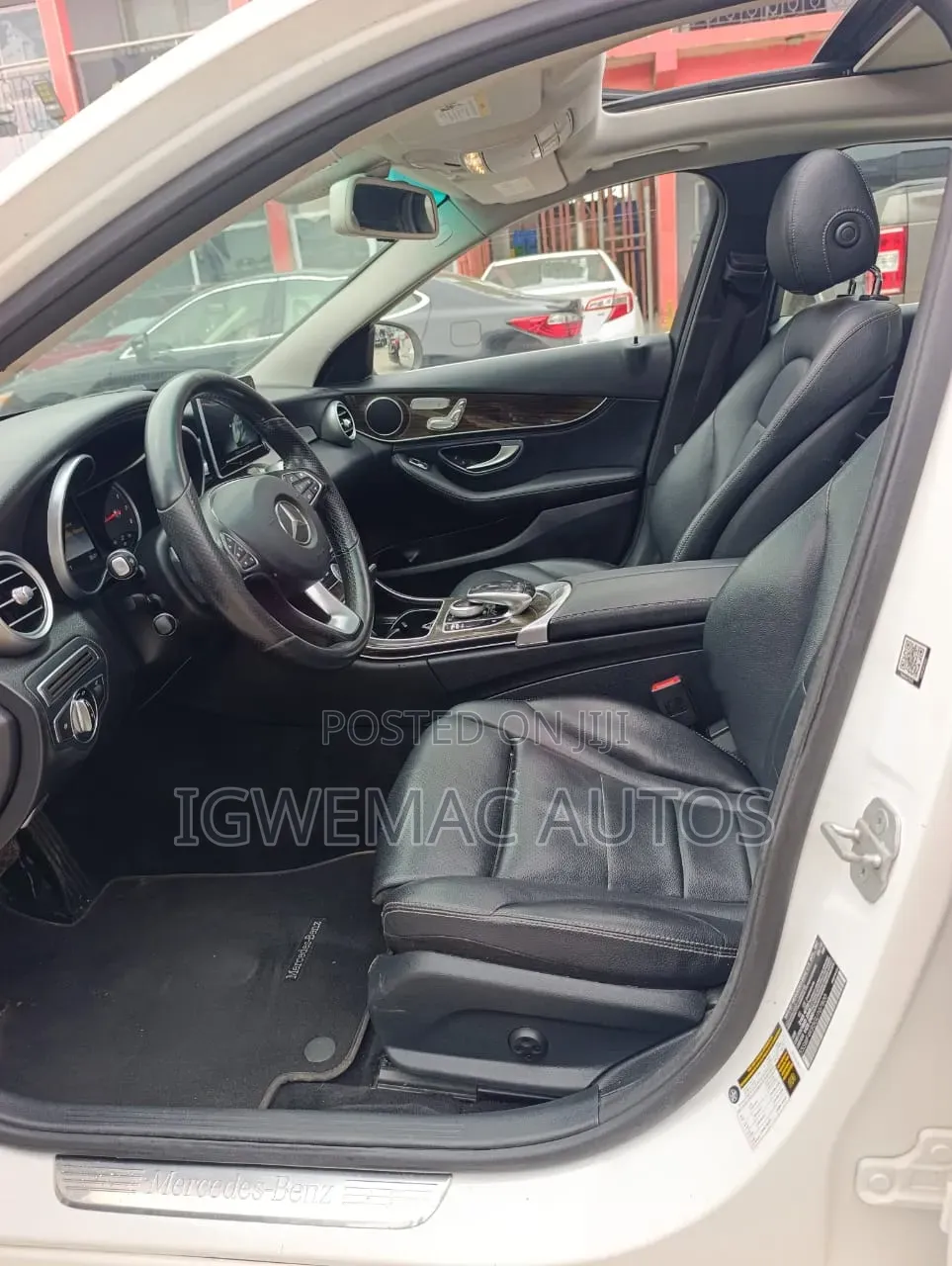 Mercedes-Benz C300 Luxury 4dr AWD 4Matic Sedan (2.0L 4cyl 7A) 2015