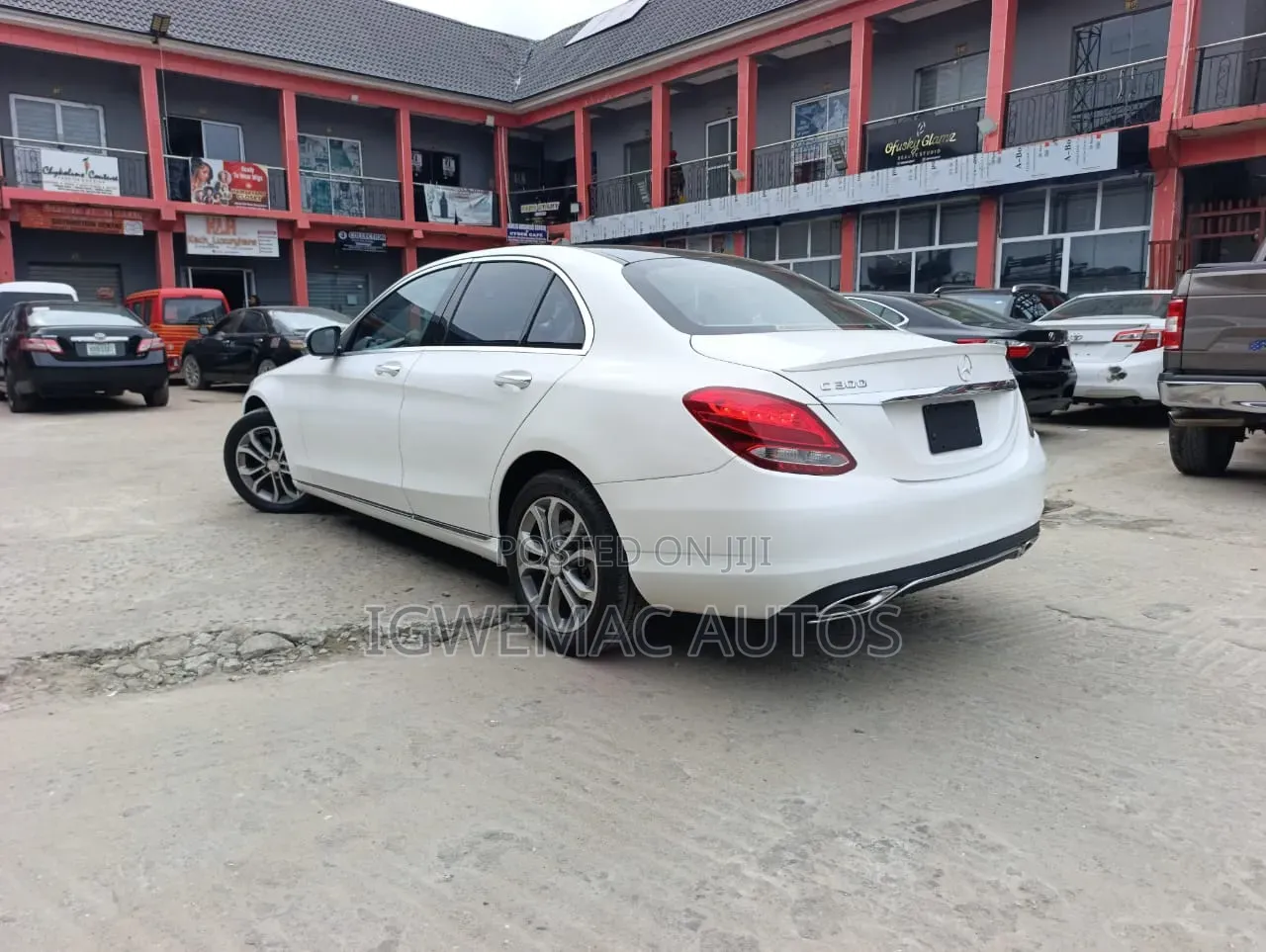 Mercedes-Benz C300 Luxury 4dr AWD 4Matic Sedan (2.0L 4cyl 7A) 2015