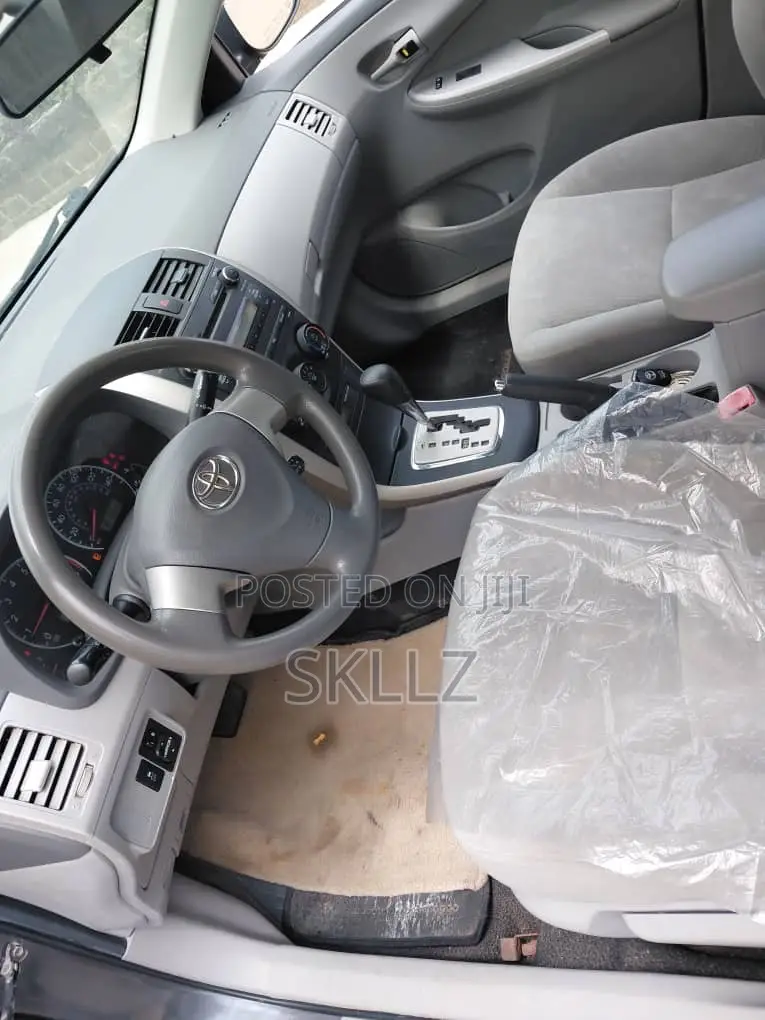 Toyota Corolla 2010 Gray