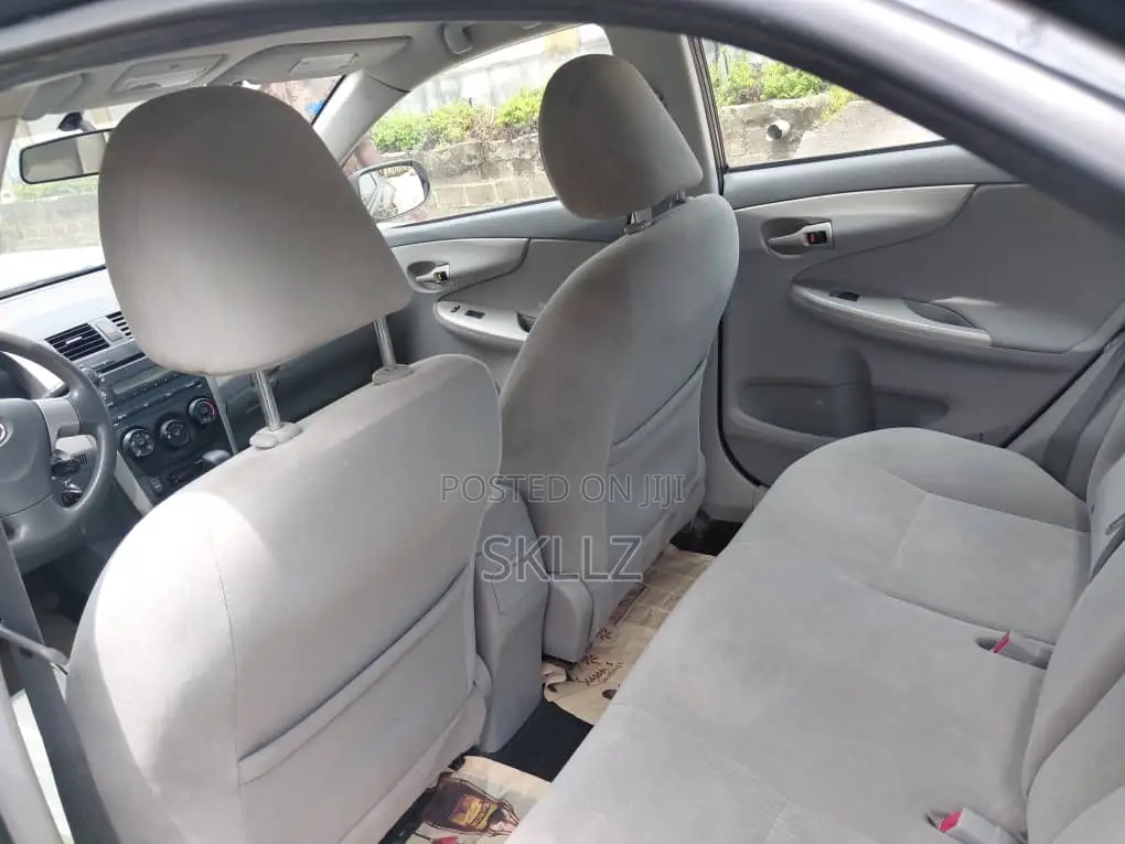 Toyota Corolla 2010 Gray