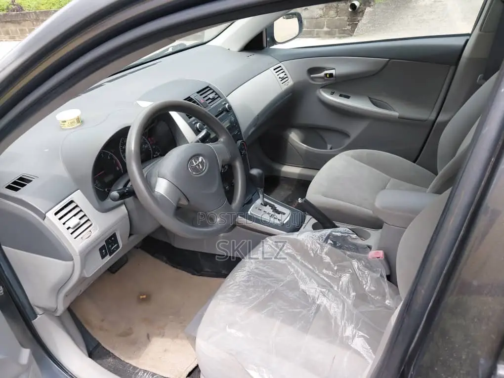 Toyota Corolla 2010 Gray