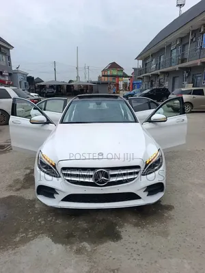 Mercedes-Benz C300 Luxury 4dr AWD 4Matic Sedan (2.0L 4cyl 7A) 2015