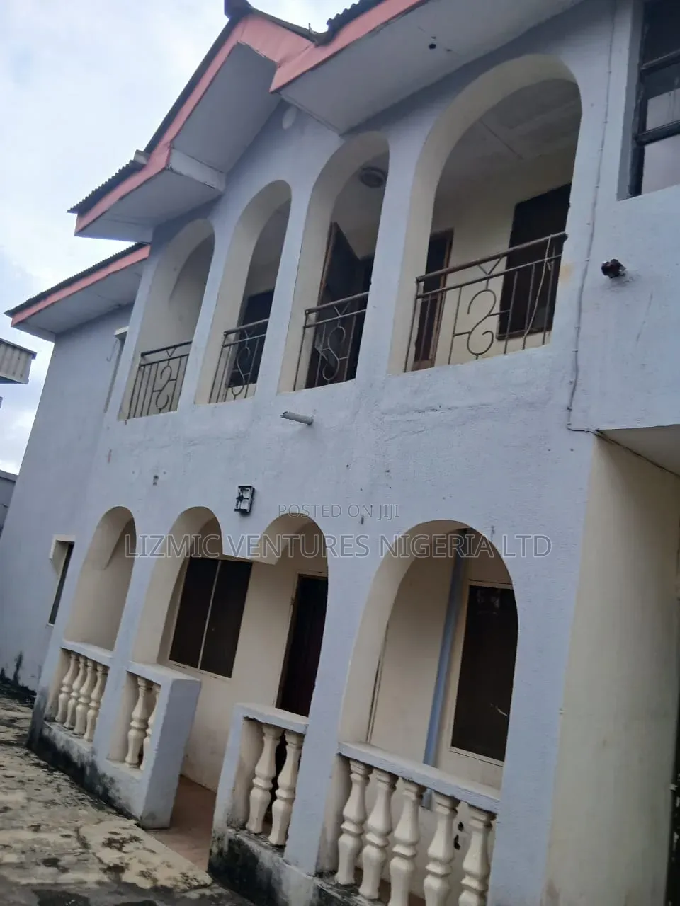 3bdrm Block of Flats in Hotel, Igando / Ikotun/Igando for sale