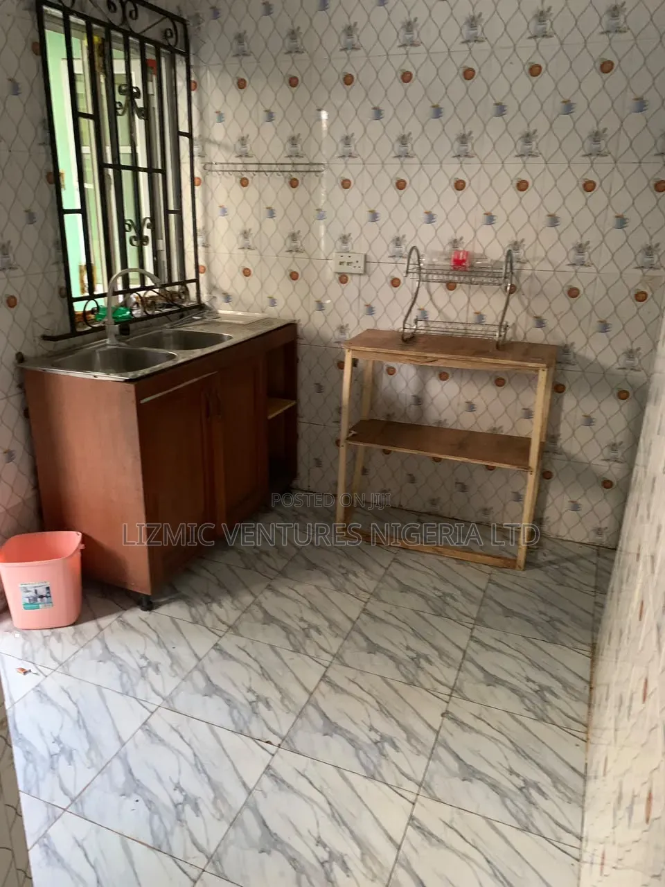 3bdrm Block of Flats in Hotel, Igando / Ikotun/Igando for sale