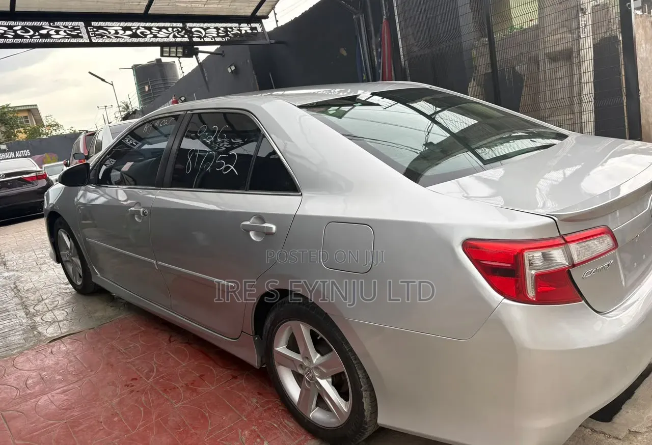 Toyota Camry 2014 Silver