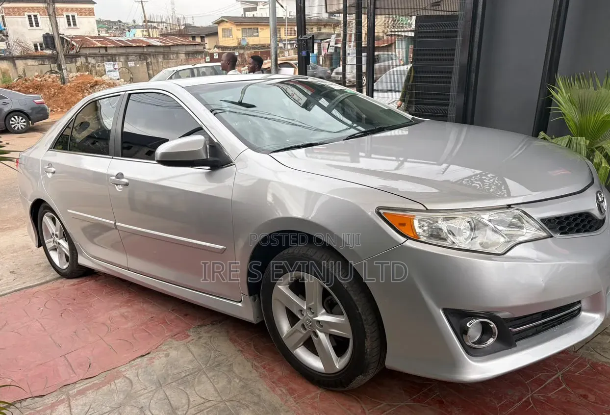 Toyota Camry 2014 Silver