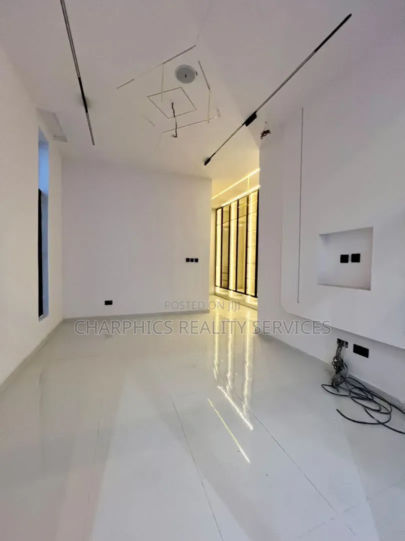 4bdrm Duplex in Ikota for sale
