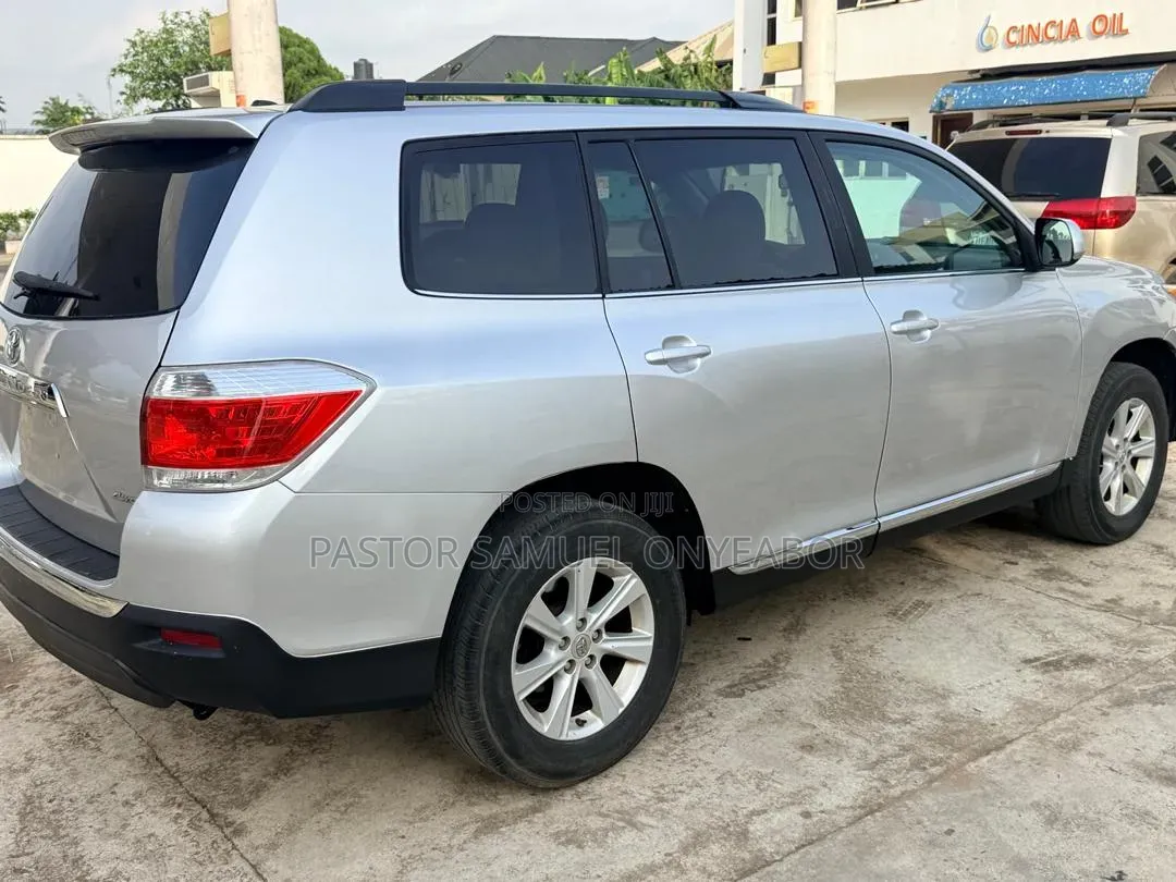 Toyota Highlander SE 2012 Silver