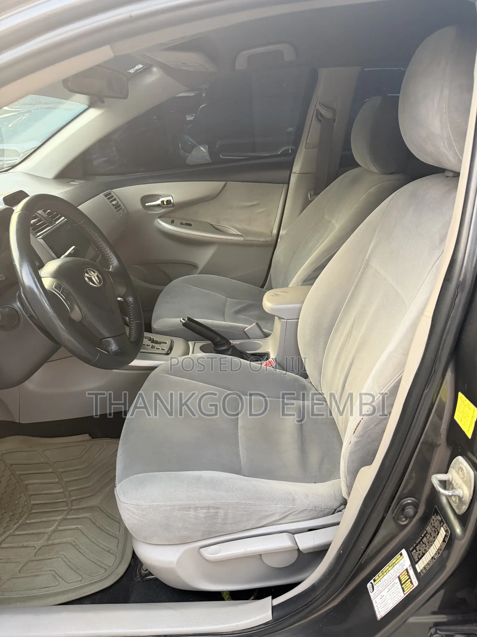 Toyota Corolla LE 4dr Sedan (1.8L 4cyl 4A) 2012 Gray