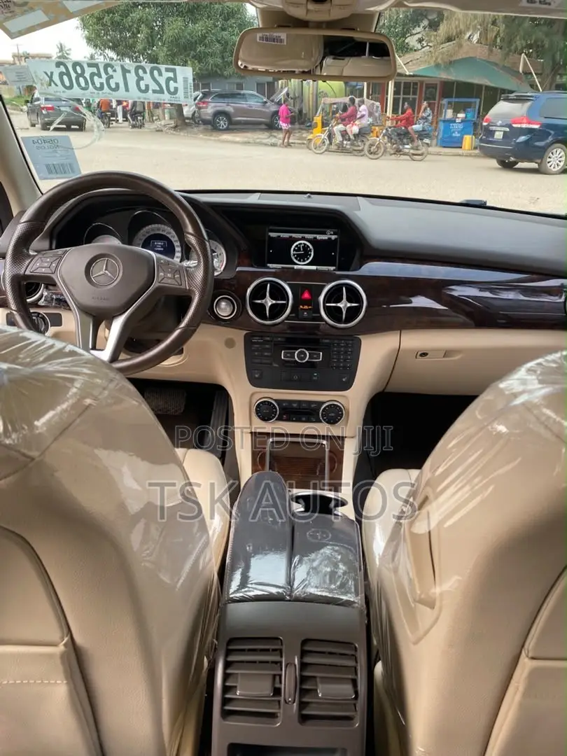 Mercedes-Benz GLK-Class Base GLK 350 4dr AWD 4MATIC (3.5L 6cyl 7A) 2015