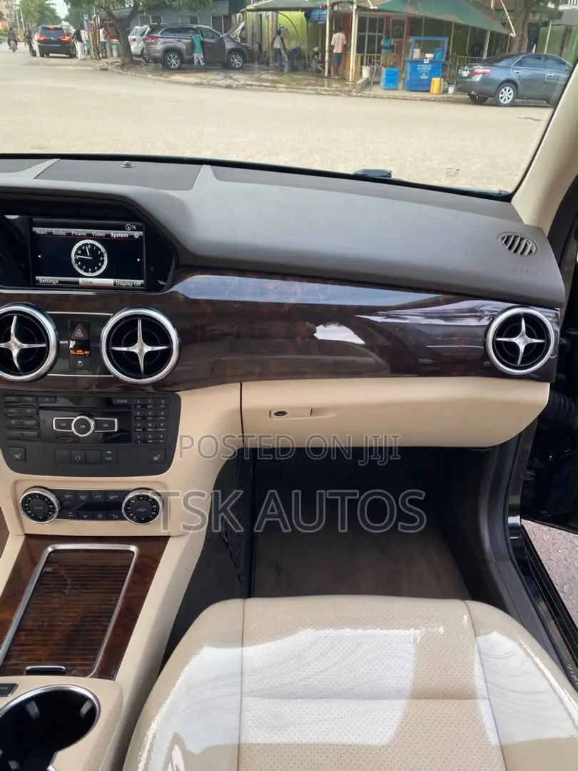 Mercedes-Benz GLK-Class Base GLK 350 4dr AWD 4MATIC (3.5L 6cyl 7A) 2015
