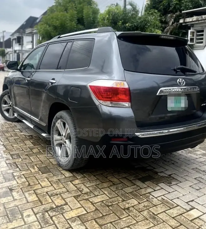 Toyota Highlander Limited 2012 Gray