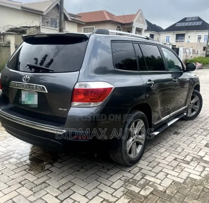 Toyota Highlander Limited 2012 Gray